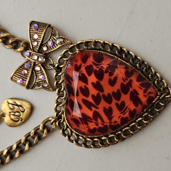 BETSEY JOHNSON 32" Long Goldtone Animal Print Heart Necklace - Picture 2 of 9